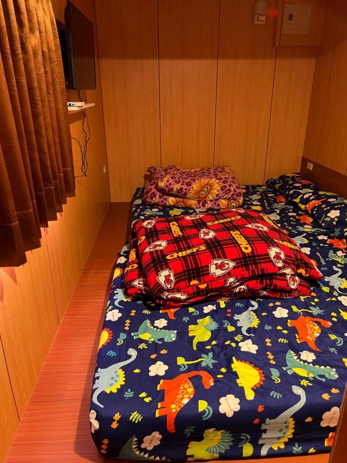 Komei Container Homestay Qingshui Exteriör bild